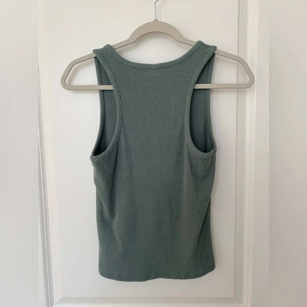 Blue-gray Ribbed Button Tank Top - Picture 2 of 4